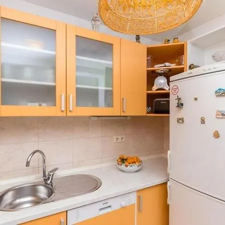 Jele - Two Bedroom With Balcony And Garden View *