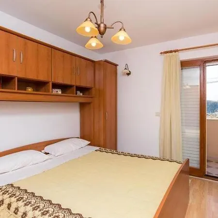 Jele - Two Bedroom With Balcony And Garden View Mlini