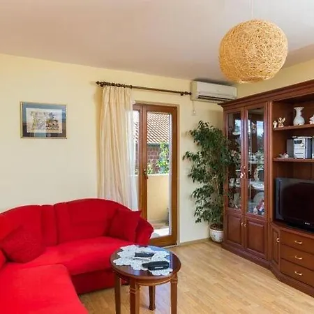 Jele - Two Bedroom With Balcony And Garden View * Mlini