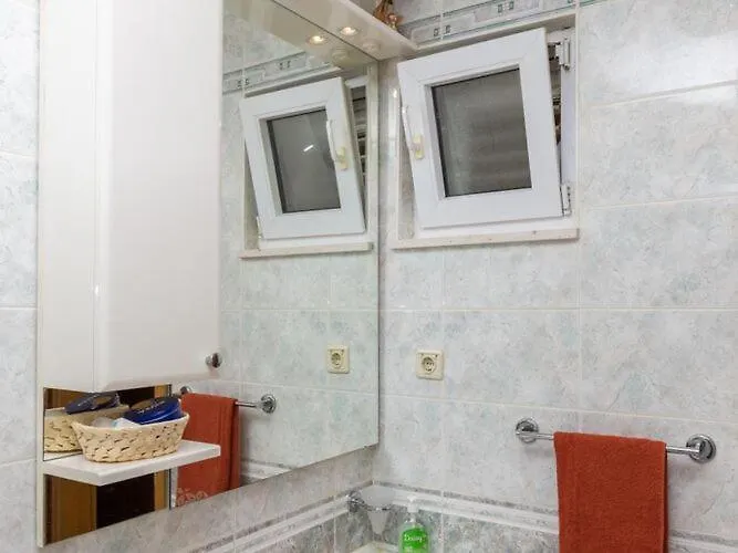 Jele - Two Bedroom With Balcony And Garden View Apartament *