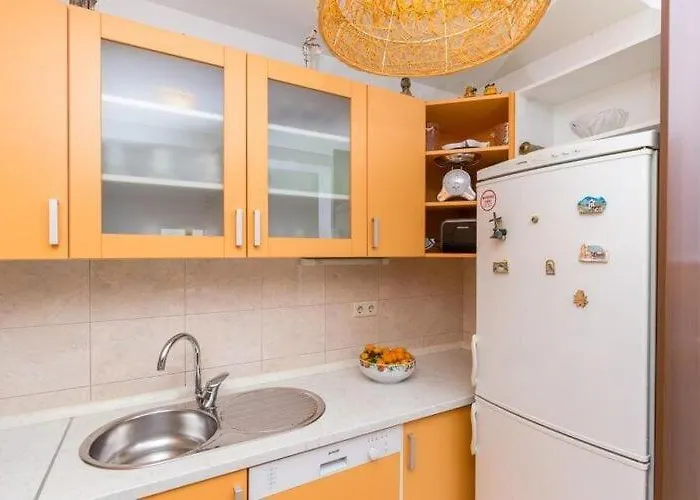 Jele - Two Bedroom With Balcony And Garden View *