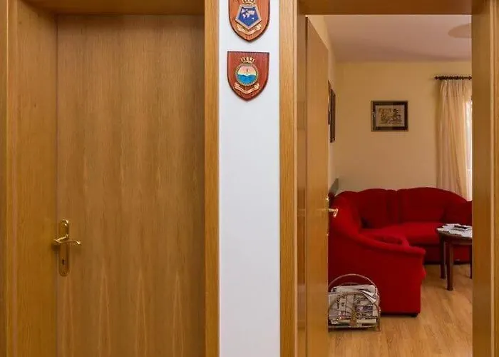 Jele - Two Bedroom With Balcony And Garden View * Mlini