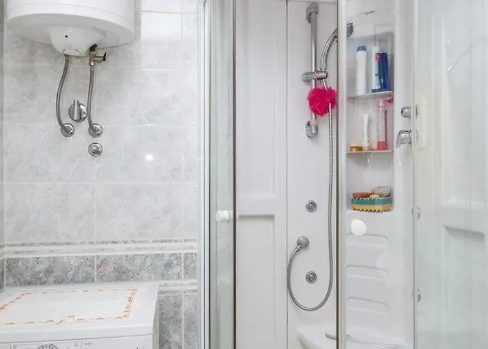 Jele - Two Bedroom With Balcony And Garden View *