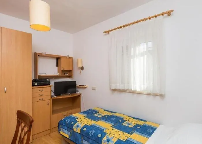 Apartament Jele - Two Bedroom With Balcony And Garden View Mlini