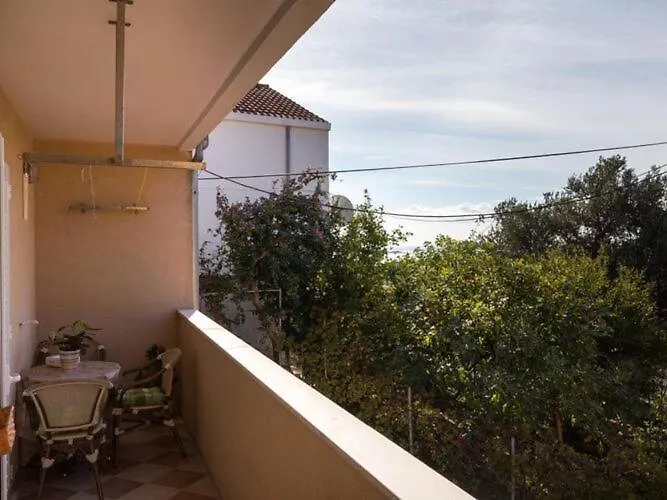 Jele - Two Bedroom With Balcony And Garden View *