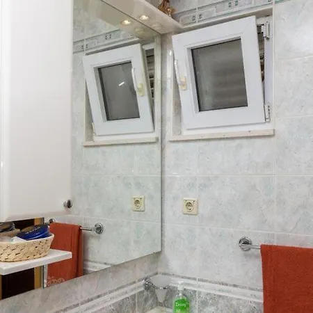 Jele - Two Bedroom With Balcony And Garden View Apartment *
