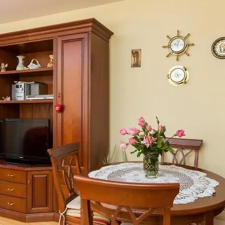 Jele - Two Bedroom With Balcony And Garden View * Mlini