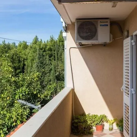 Apartment Jele - Two Bedroom With Balcony And Garden View