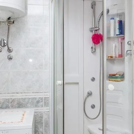 Jele - Two Bedroom With Balcony And Garden View *