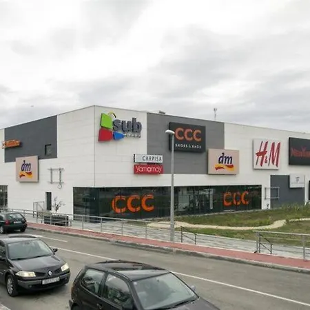 Jele - Two Bedroom With Balcony And Garden View