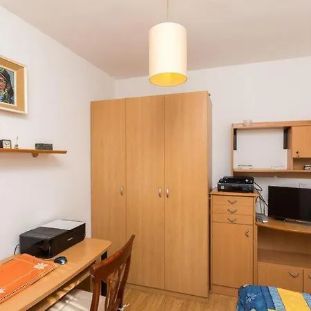 Apartment Jele - Two Bedroom With Balcony And Garden View