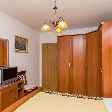Jele - Two Bedroom With Balcony And Garden View Apartment *