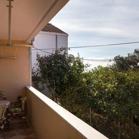 Jele - Two Bedroom With Balcony And Garden View *