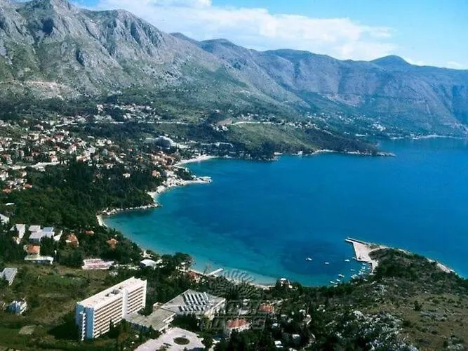 Jele - Two Bedroom With Balcony And Garden View شقة *