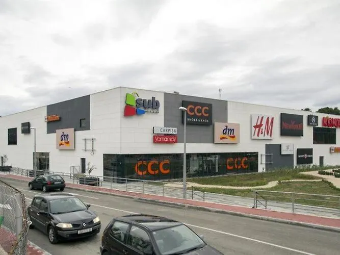 Jele - Two Bedroom With Balcony And Garden View