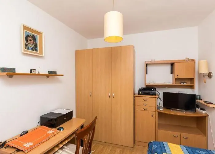 شقة Jele - Two Bedroom With Balcony And Garden View